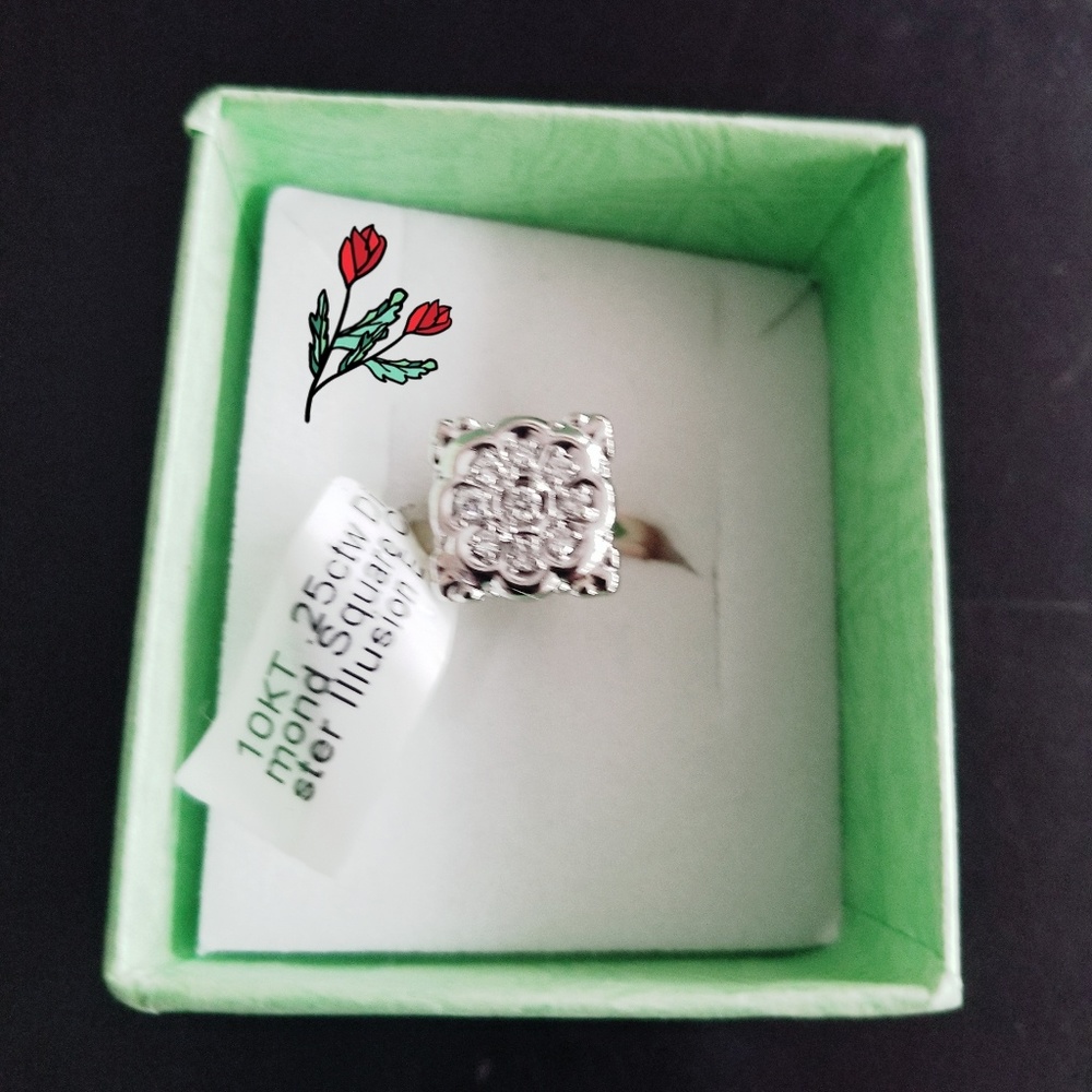 NWT DIAMOND ESTATE RING